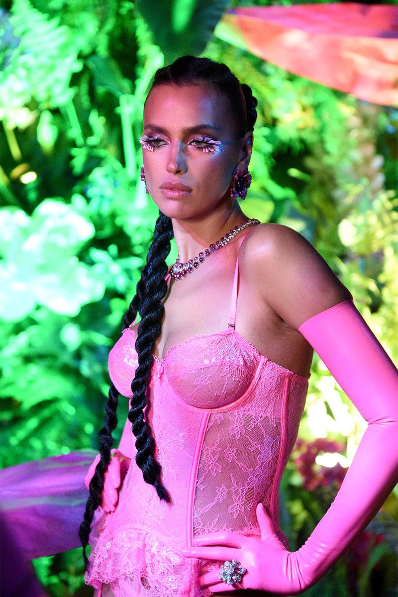 Irina Shayk in pink lingerie ©Kevin Mazur/ Getty Images